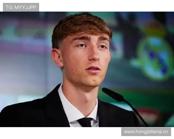 赫伊森周二登场伯纳乌阿诺德周四接棒亮相皇马新双星引爆全场 赫伊森周二登场伯纳乌阿诺德周四接棒亮相皇马新双星引爆全场